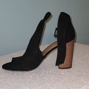 Universal thread Hannah shootie pumps